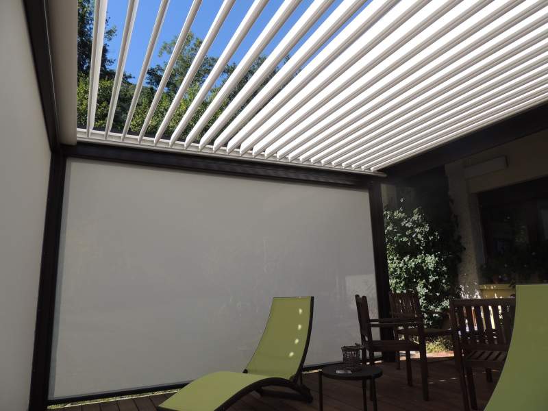 Pergola bioclimatique Solisystème avec store screen enroulable ROMA Marseille 13007